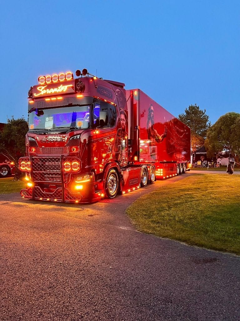 TEKNO  SCANIA NGS 6X2  MET 3 ASSIGE KOELOPLEGGER SARANTOS, Ophalen of Verzenden, Nieuw, Bus of Vrachtwagen, Tekno