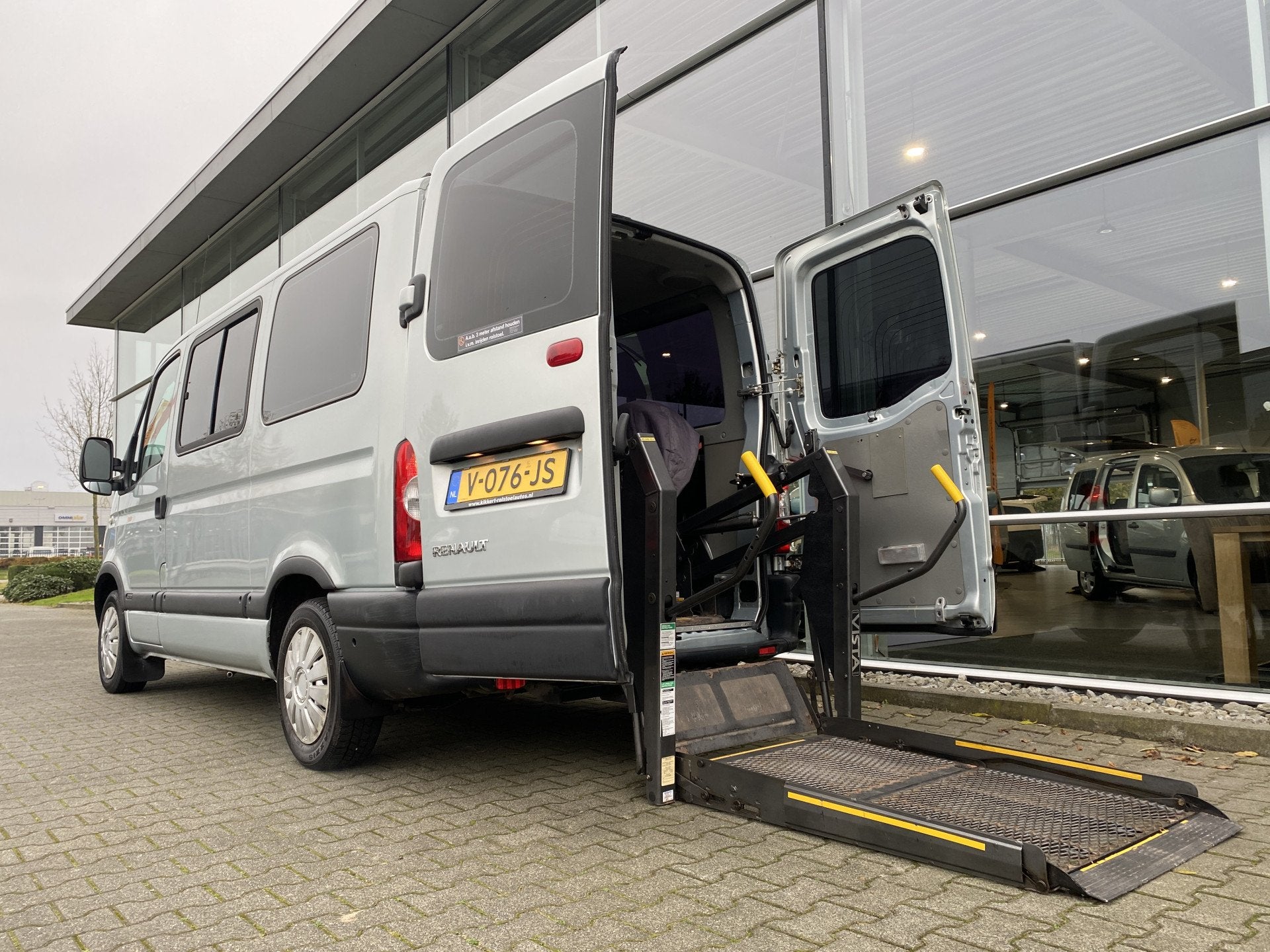 Renault Master Rolstoelbus / Scootmobielbus T28 2.5 dCi L1H1, Auto's, Bestelauto's, Gebruikt, 4 cilinders, Renault, Metallic lak