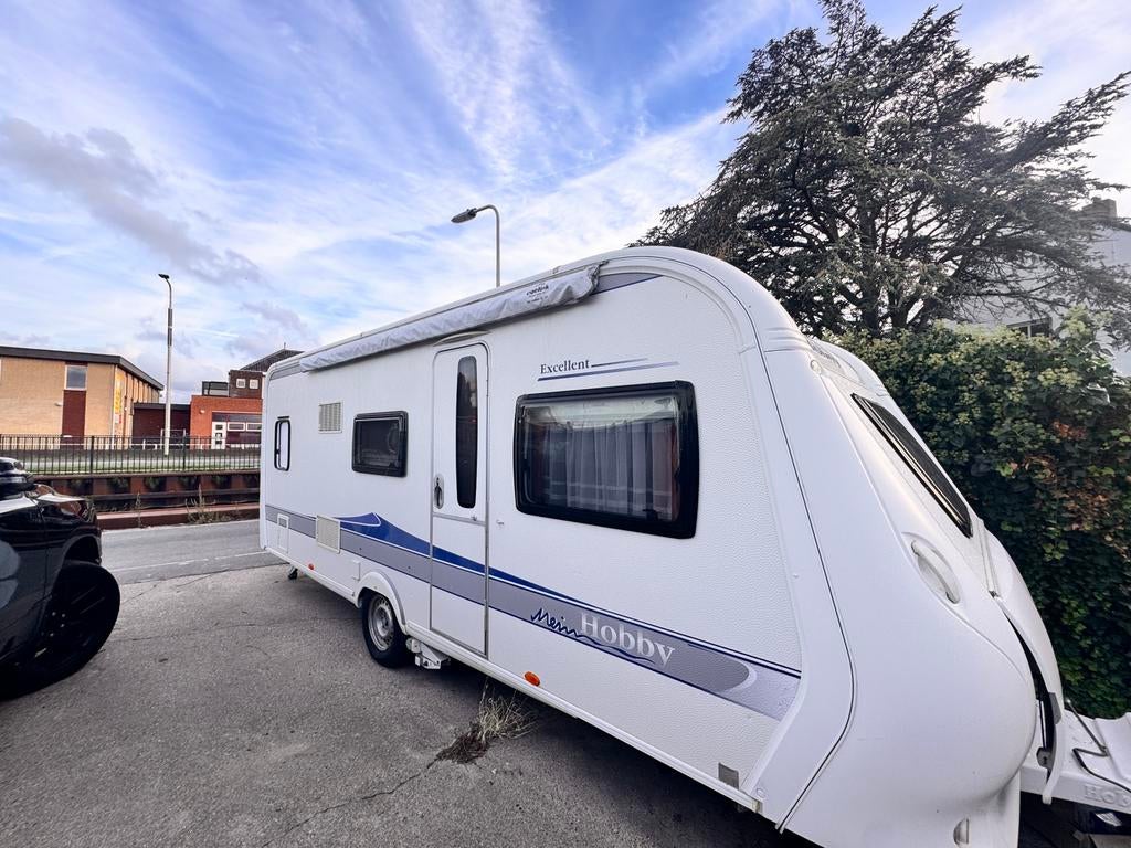 Zeer nette Hobby 545 KMF uit 2011 met Airco-mover-Boiler, Caravans en Kamperen, Caravans, Vast bed, Rondzit, Hobby, Particulier