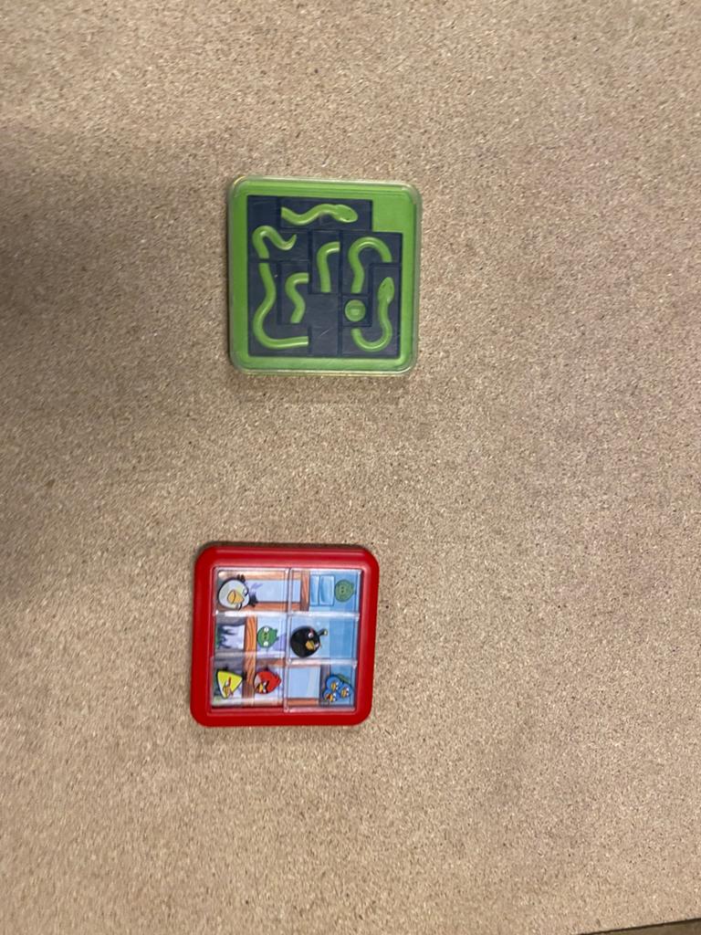 Twee schuif puzzels gebruikt slangen en angry birds., Ophalen of Verzenden, Minder dan 500 stukjes, Gebruikt, Overige typen