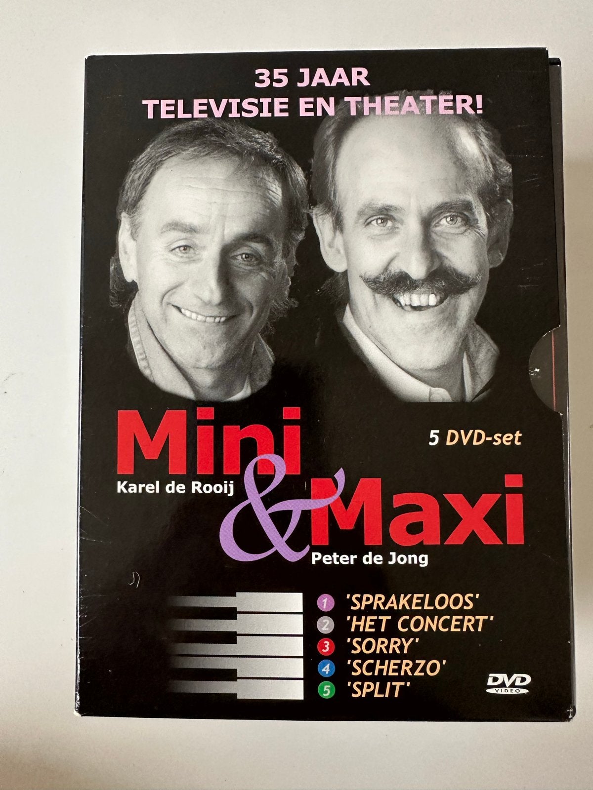 Gesigneerde box 5 Mini & Maxi - 35 Jaar Televisie en Theater, Mini & Maxi, Alle leeftijden, Nederlands, Zo goed als nieuw