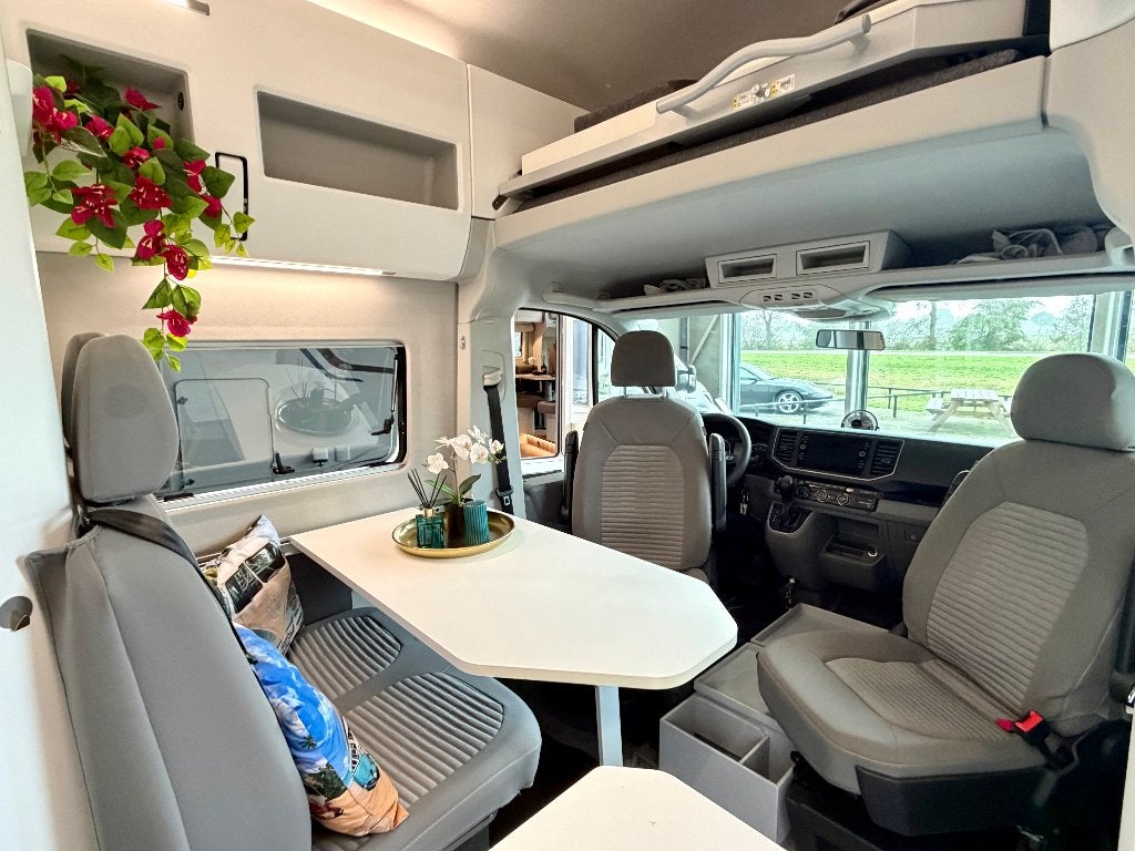 Volkswagen Grand California Stahoogte 216 cm | 4 Slaappl., Caravans en Kamperen, Automaat, ESP-stabiliteitscontrole, Ringverwarming