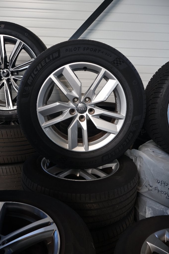 Audi Q5 Zomerset 18", Auto-onderdelen, 18 inch, Gebruikt, Banden en Velgen, 235 mm