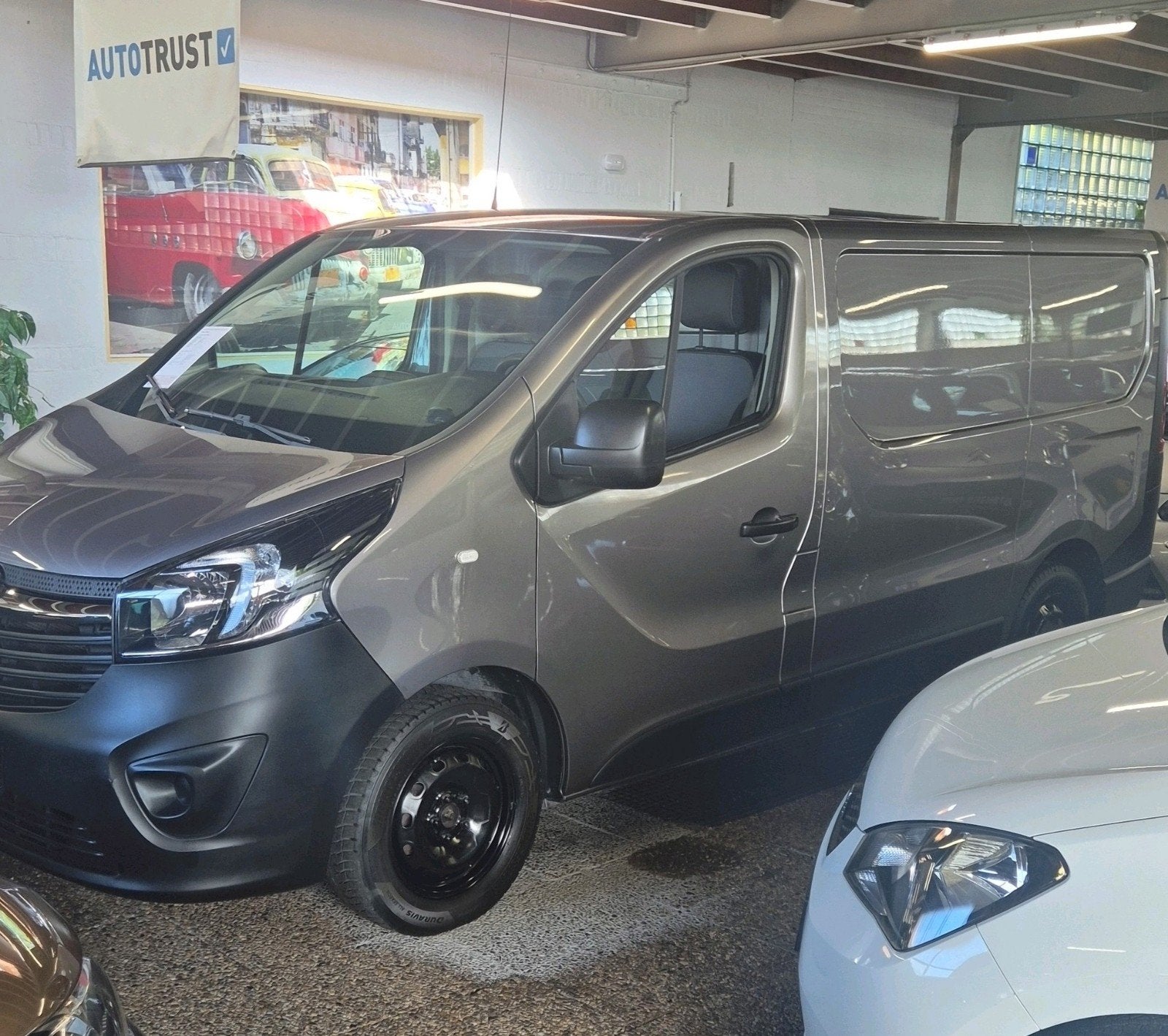 🚐 Opel Vivaro Campervan | 2015 | APK t/m 03-2027 |, Auto's, Opel, Stof, Zwart, Parkeersensor, Particulier