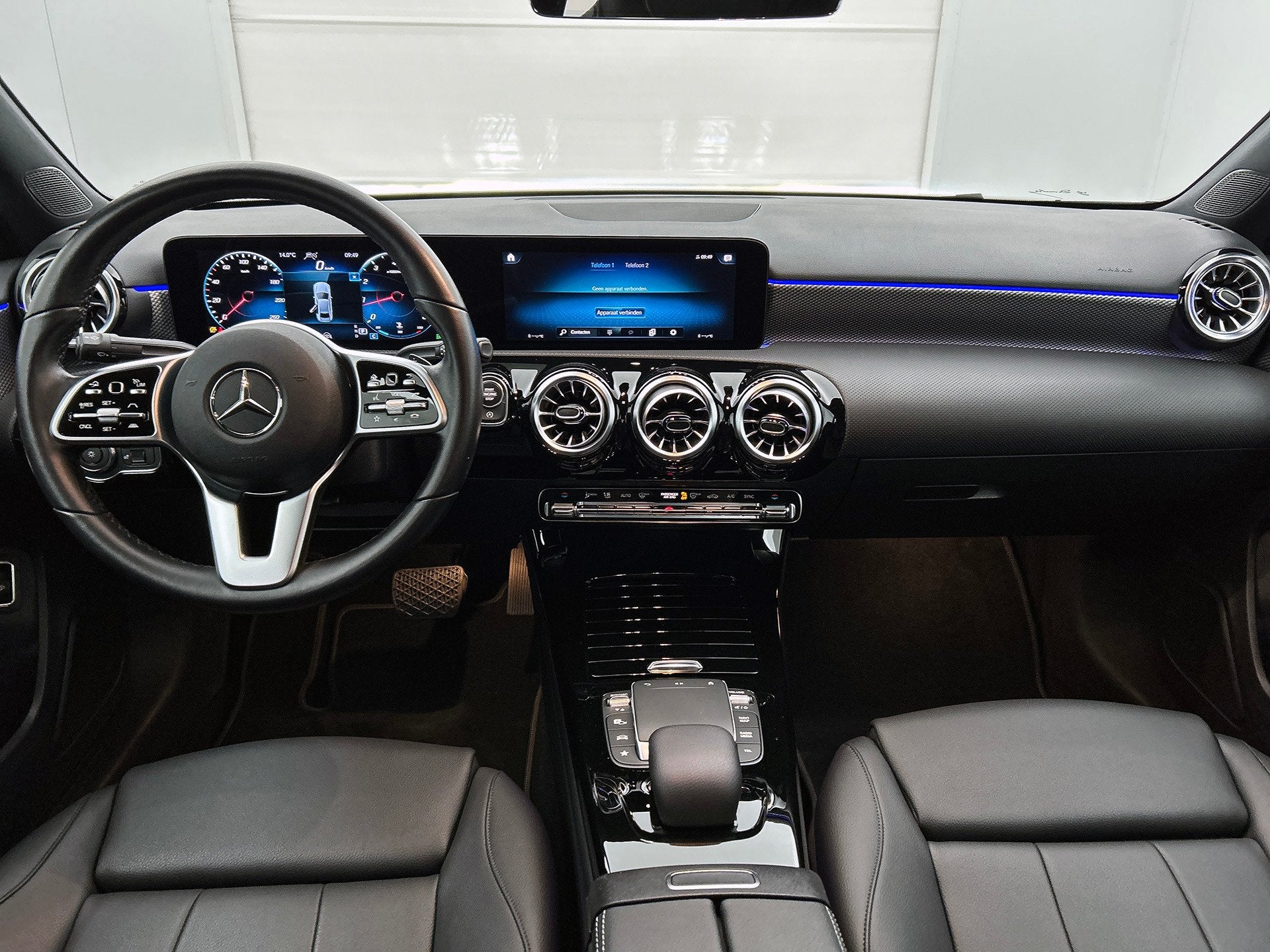 Mercedes-Benz A-klasse 180 Business Solution Luxury (SFEERVE, 136 pk, 4 cilinders, Wit, Bedrijf