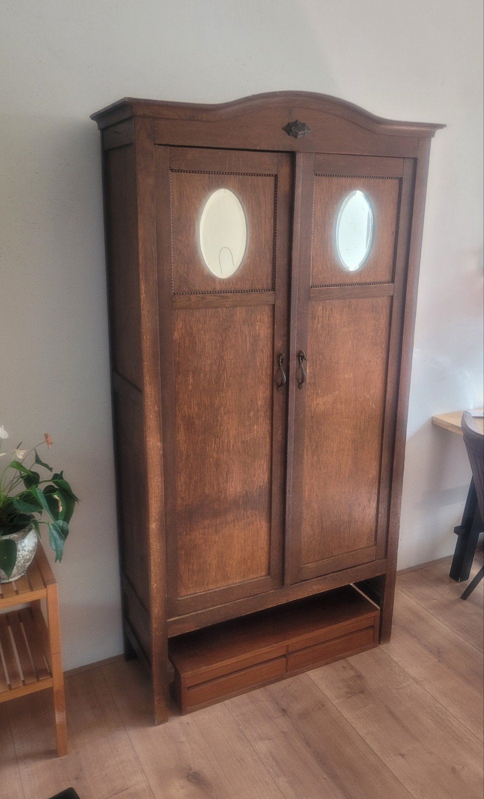 Antieke Oogjes Kast - Charmante Houten Opbergkast, Ophalen