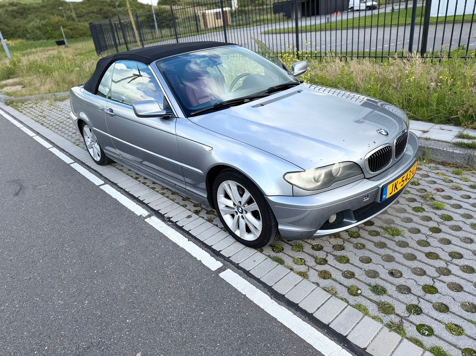 BMW 3 Serie Cabrio 320i E46 (2003) – Youngtimer met karakter, 2171 cc, Achterwielaandrijving, Zwart, Cabriolet