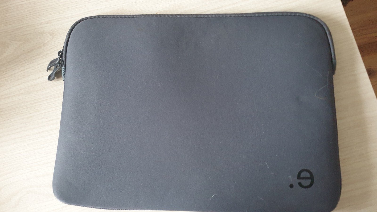 Grijze laptophoes voor 13-14 inch laptops, Computers en Software, Laptophoezen, Ophalen, 14 inch, Gebruikt, Onbekend
