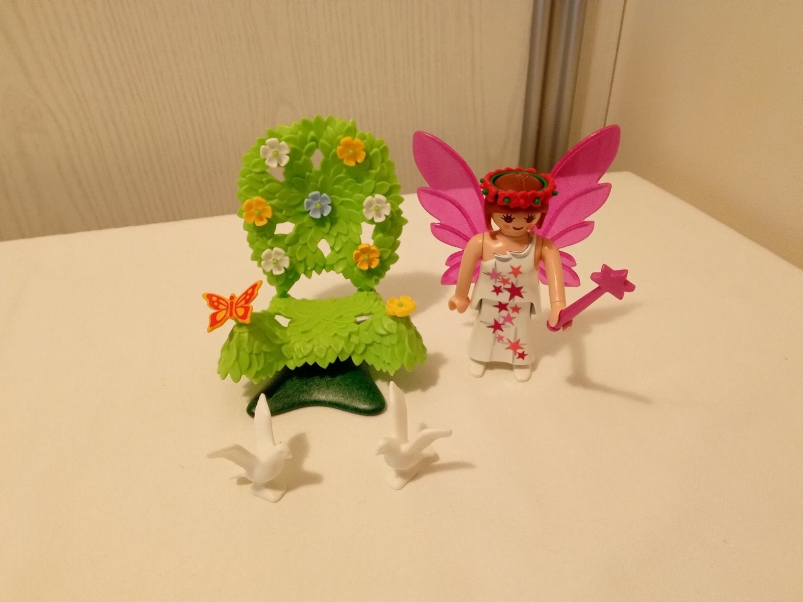 Playmobil fee met troon.

Mooie fee met een troon van plante, Ophalen of Verzenden, Gebruikt, Princess, Figuren