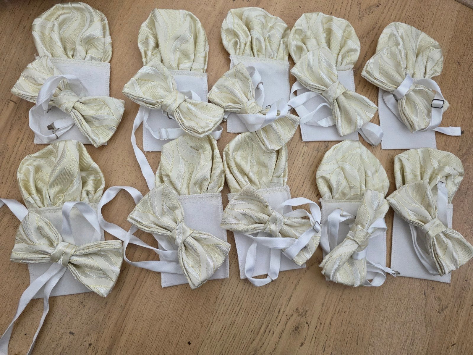 Setje champagne/goud kleurige vlinderdas, Ophalen of Verzenden, Nieuw, Overige kleuren