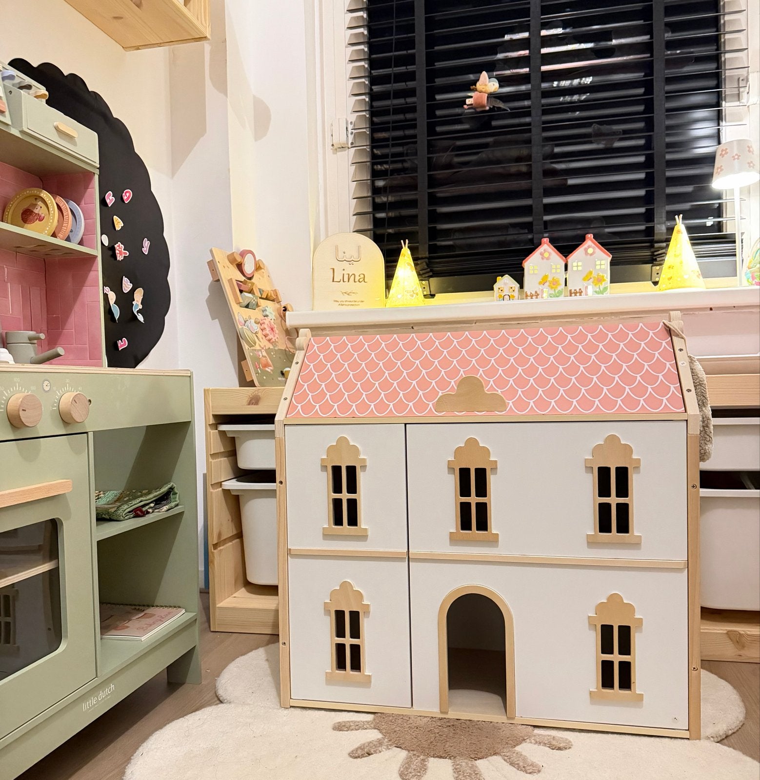Houten Poppenhuis «Victoire» Wit/Roze - Victoriaanse Sfeer, Ophalen of Verzenden, Gebruikt, Poppenhuis