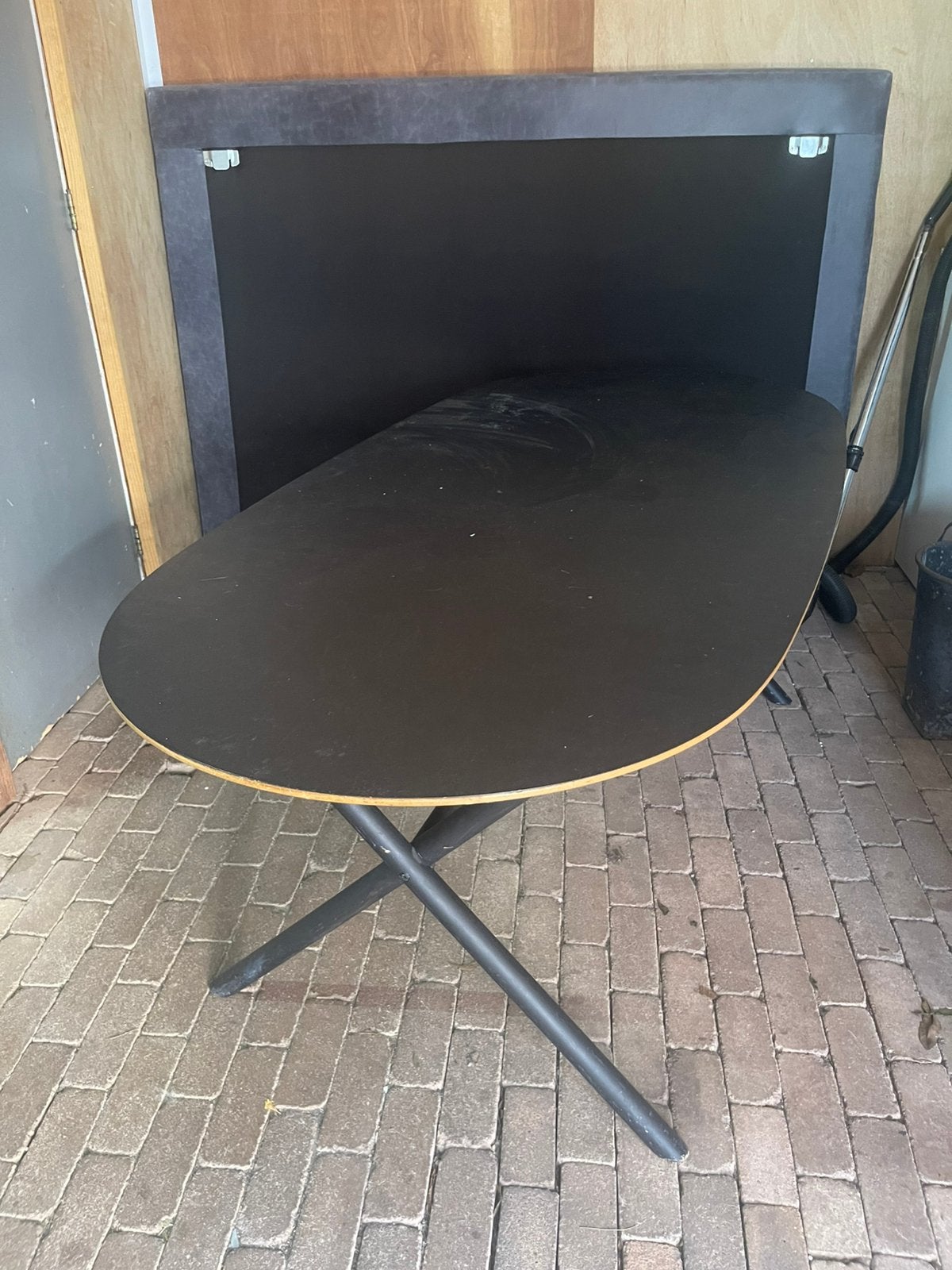 Gratis zwarte mdf eettafel, Ophalen, Gebruikt, Ovaal, Hout
