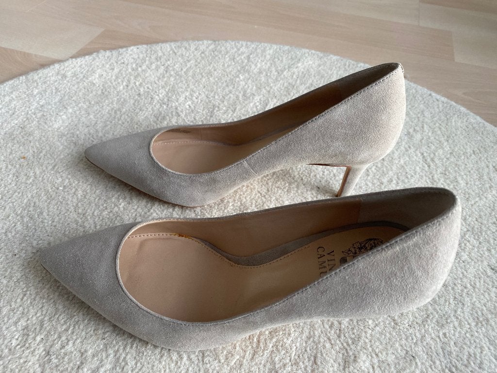 Vince Camuto suède pumps - Beige/Lichtgrijs, Pumps, Vince Camuto, Beige, Nieuw