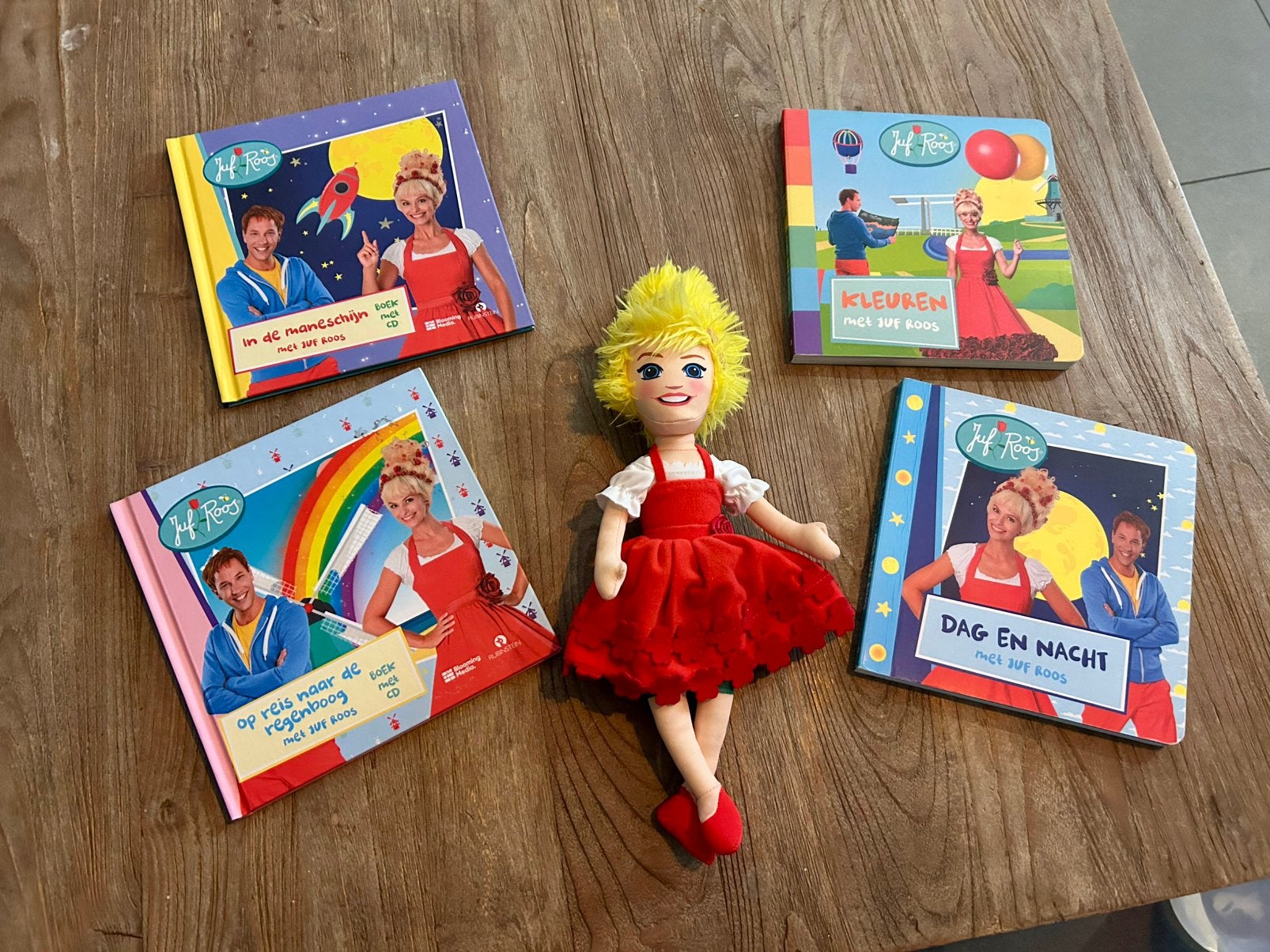 Juf roos knuffel + luisterboekjes + leesboeken, Ophalen of Verzenden, Zo goed als nieuw, Overige typen
