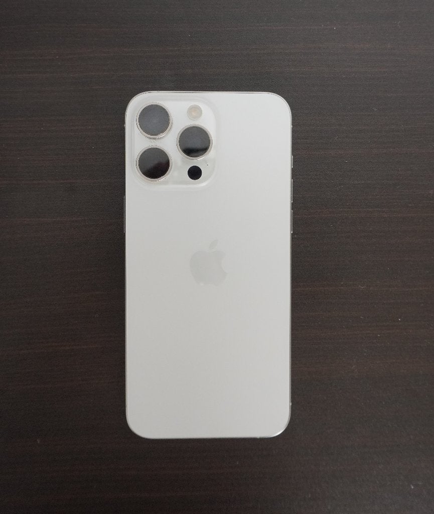 Foto 2 van iPhone 15 Pro Max 256GB Silver | Perfecte staat + accessoir