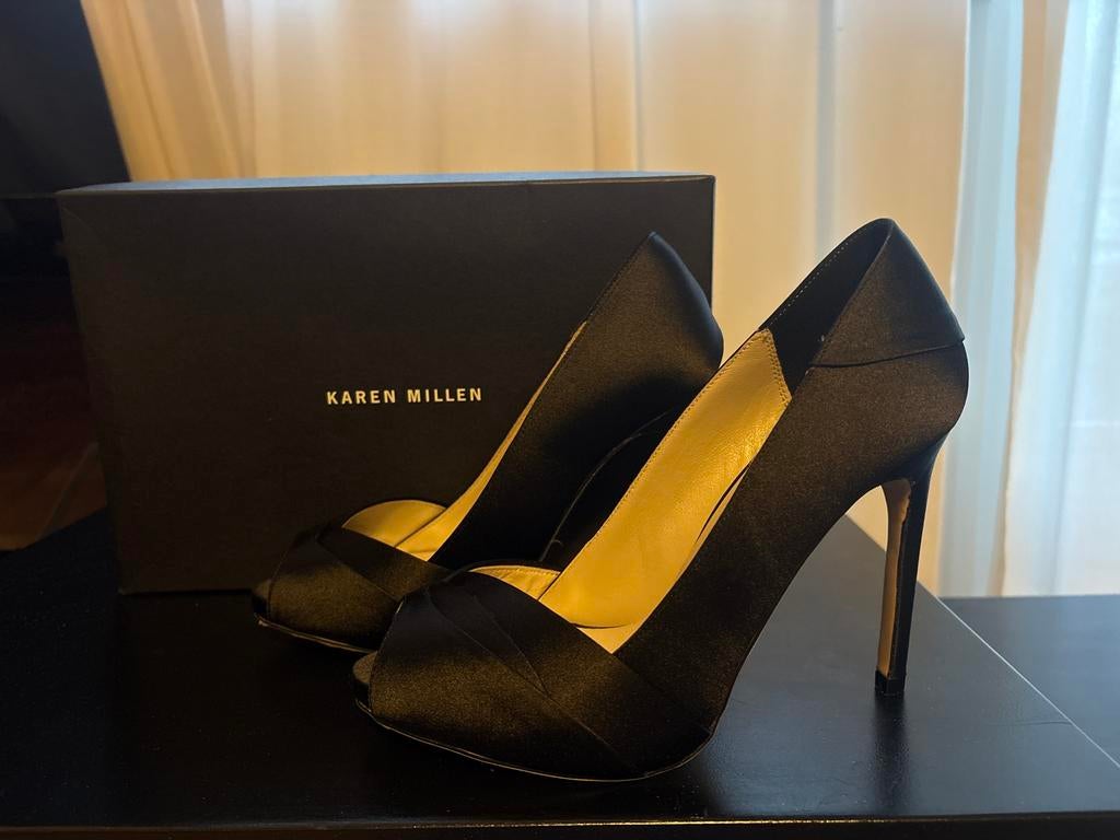Karen Millen Peep Toe Stiletto's Zwart Satijn Maat 38, Ophalen of Verzenden, Nieuw, Zwart, Pumps