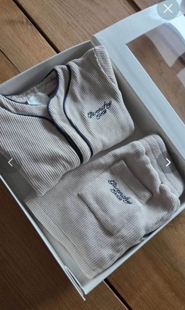 Mooie, luxe set, Kinderen en Baby's, Givenchy, Nieuw, Ophalen of Verzenden, Setje