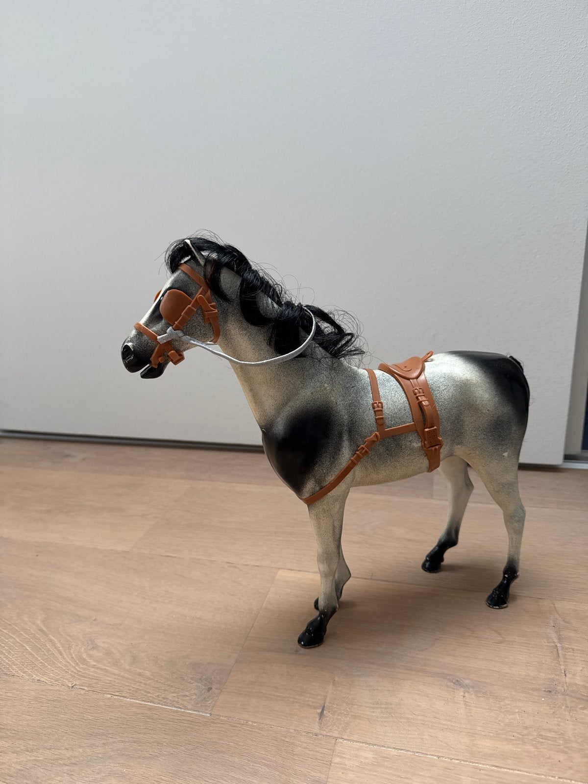 Vintage speelgoedpaard Pedigree met zadel en hoofdstel, Ophalen, Gebruikt