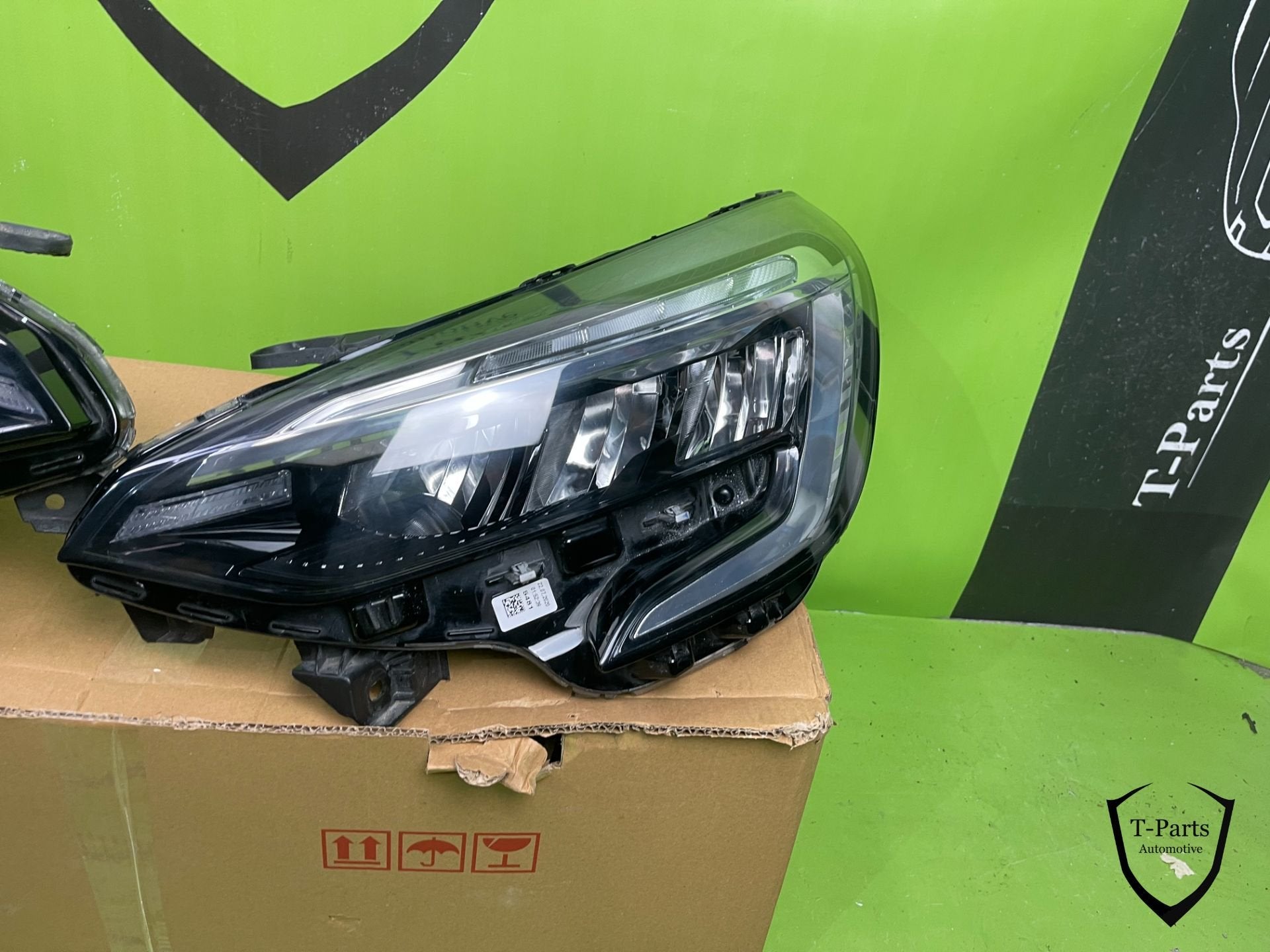 renault clio 5 koplamp links rechts 260609987R 260100902R, Info@fabrikant.eu, Renault, Ophalen of Verzenden, Fabrikantstraat 1
1000 AA  Amsterdam