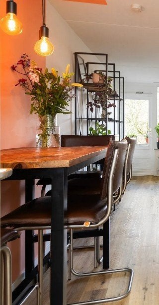 Bartafel / hoge eettafel met comfortabele lederen stoelen, Ophalen, Zo goed als nieuw, Inclusief barstoelen