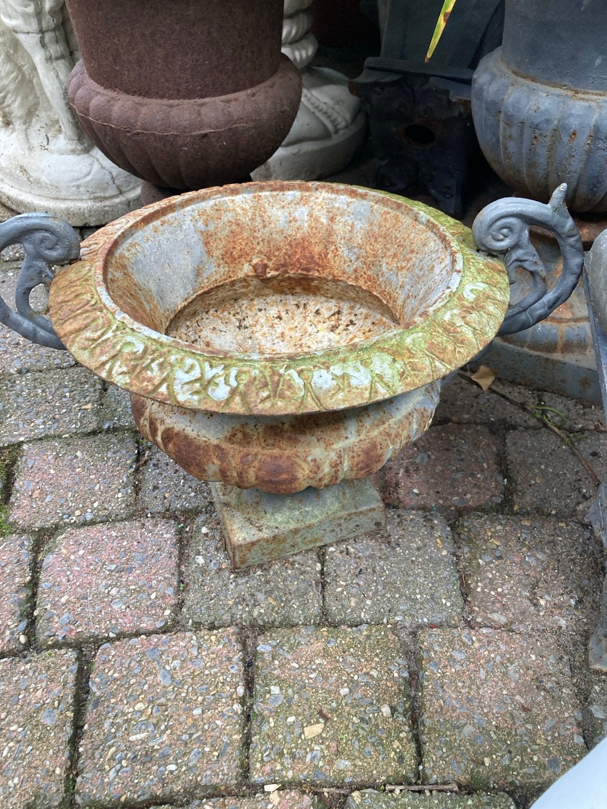 Antieke gietijzeren bloempot met handvatten, Tuin en Terras, Tuinvazen, Ophalen, Gebruikt