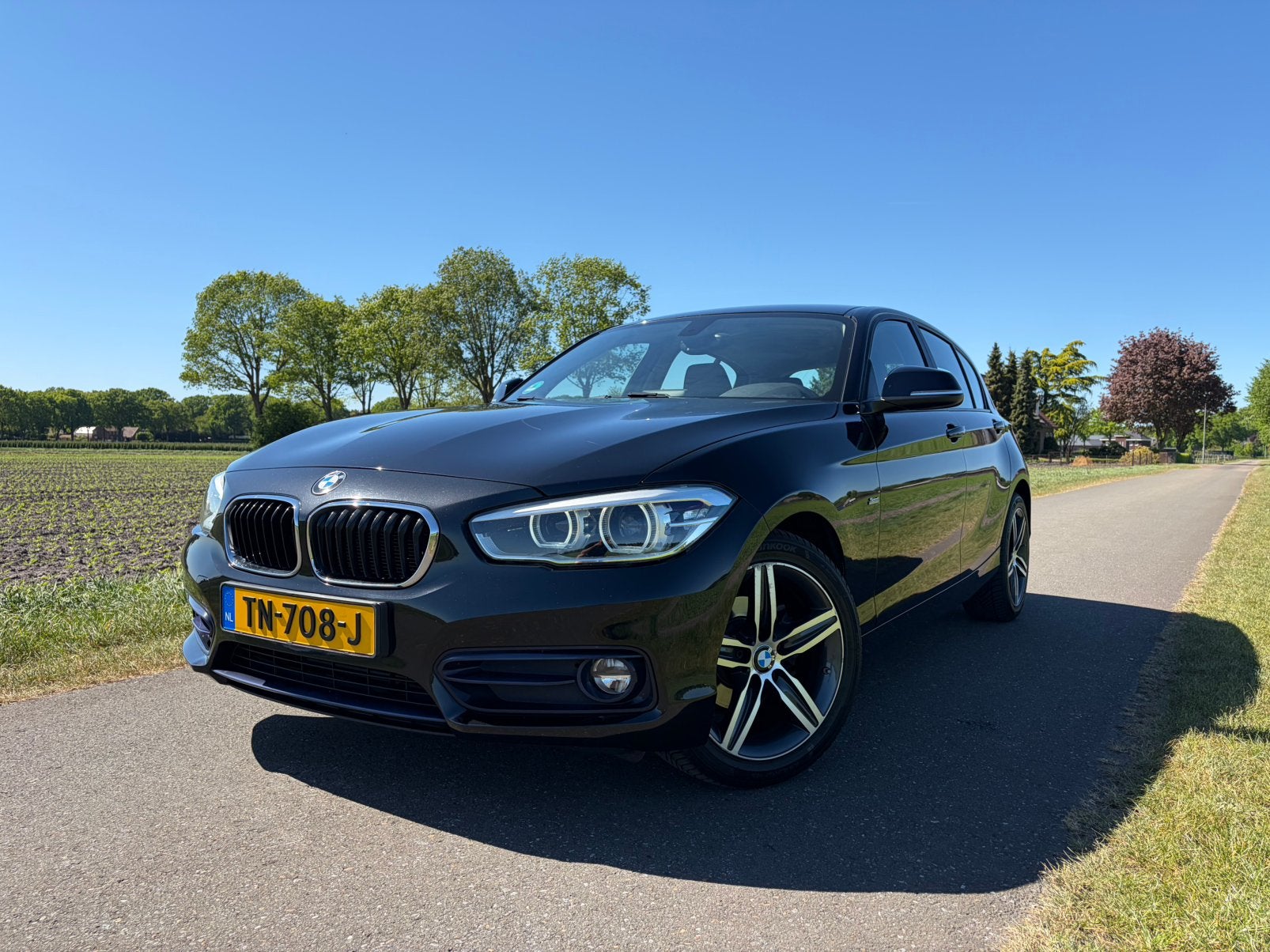 BMW 118 Centennial High Executive | Sportline | LED | Cruise, Auto's, BMW, Zwart, 650 kg, Particulier, 3 cilinders