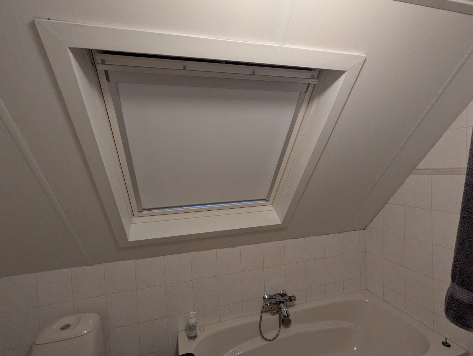 rolgordijn voor velux, Rolgordijn, Wit, Ophalen of Verzenden, Zo goed als nieuw