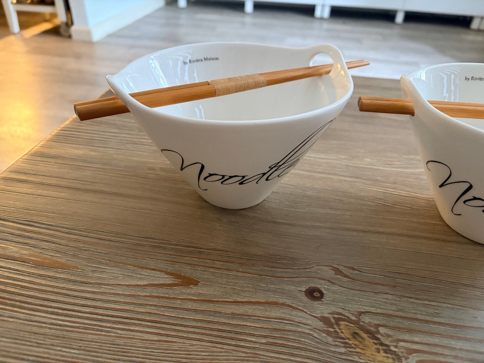 Riviera Maison Noodle kommen met eetstokjes, Huis en Inrichting, Keuken | Servies, Aziatisch, Overige merken, Keramiek, Ophalen of Verzenden