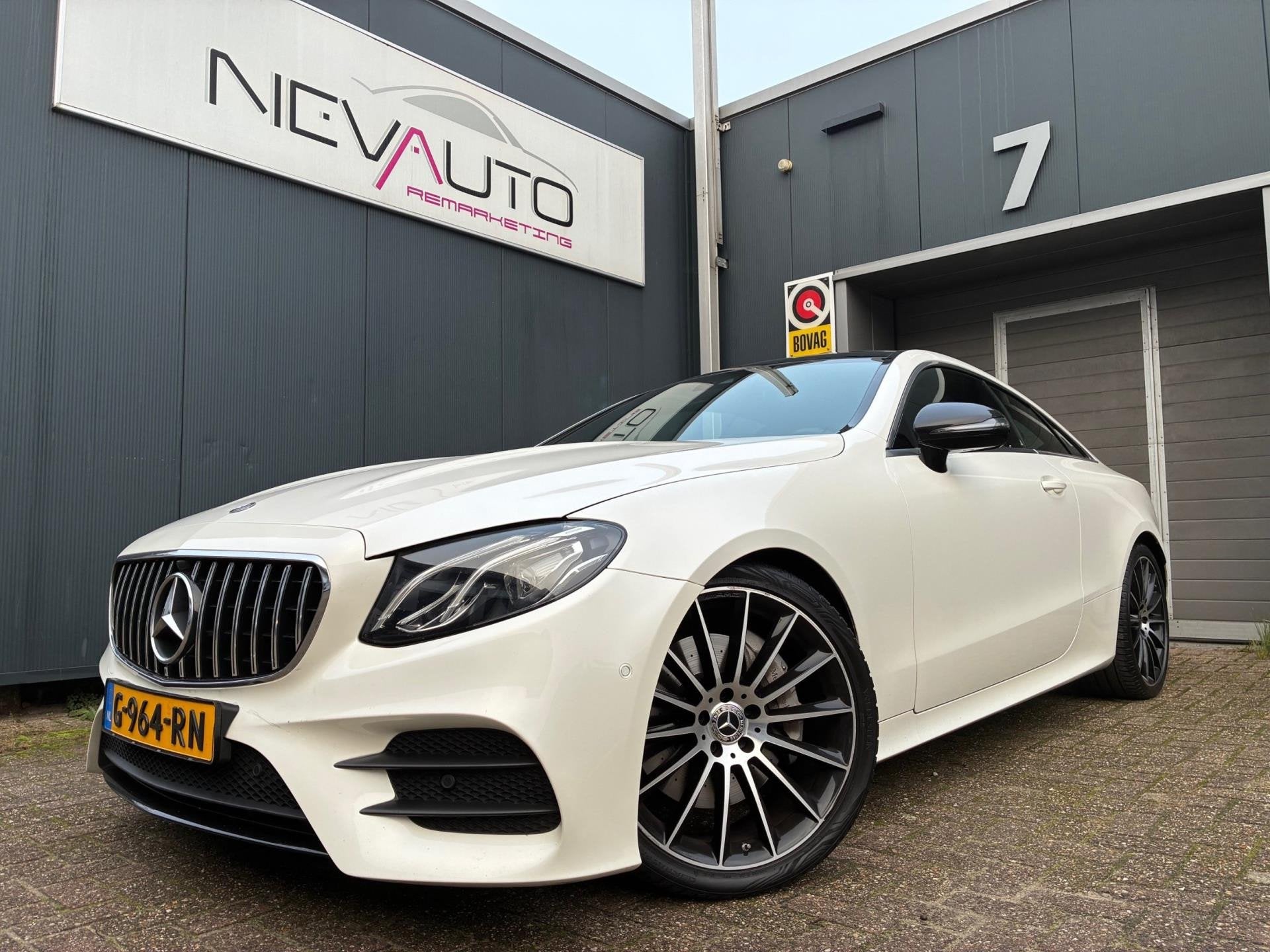 Mercedes-Benz E-klasse Coupé 300 AMG/Panoramadak/Burmester/, Auto's, Mercedes-Benz, Achterwielaandrijving, 4 cilinders, 4 stoelen