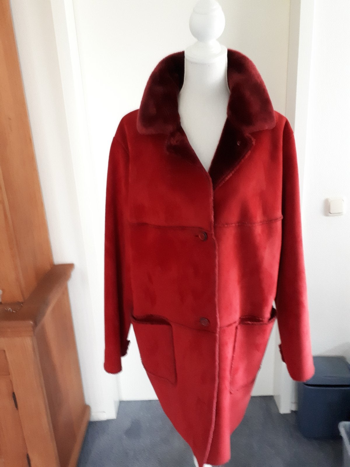 Rode suède look jas met teddy voering, Ophalen of Verzenden, Zo goed als nieuw, Maat 42/44 (L), Rood