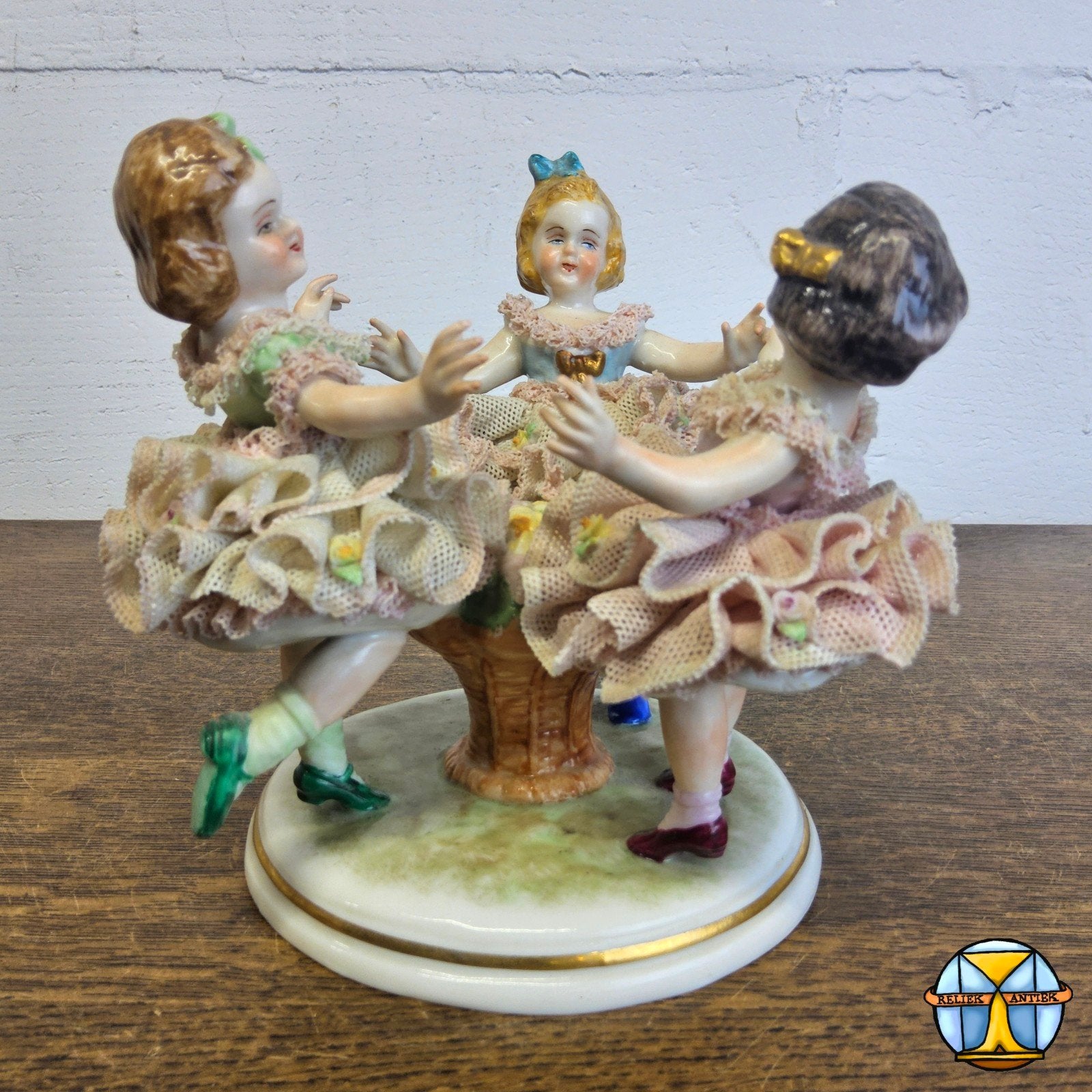 Vintage Ierse Dresden porselein "Ring arround the roses"1979, Ophalen of Verzenden
