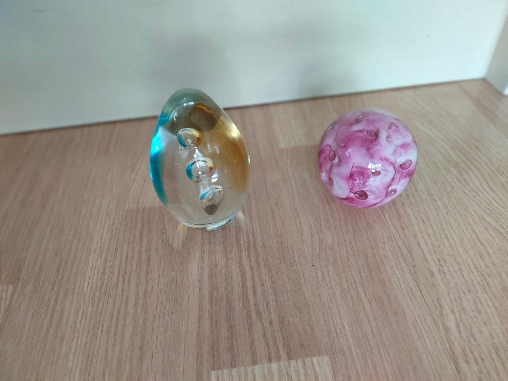2 x GLAS  BLAASKUNSTWERK -  Peer + Bal met div. kleurtjes, Antiek en Kunst, Ophalen of Verzenden