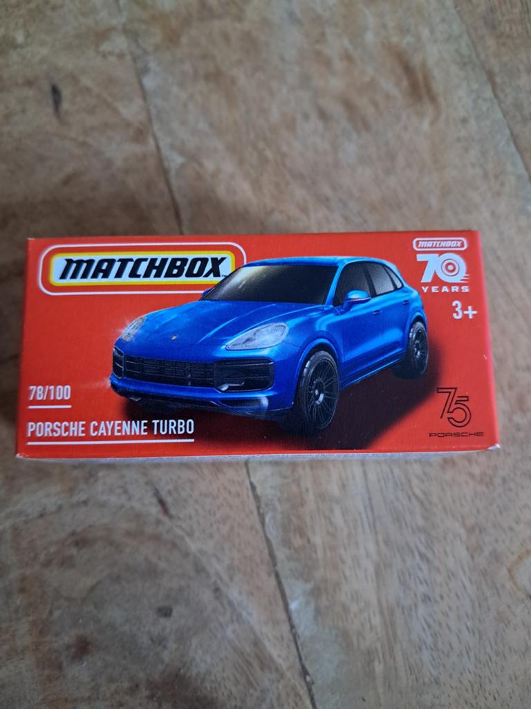 Matchbox Porsche Cayenne Turbo blauw nieuw in doosje, Overige merken, 1:50 of kleiner, Auto, Nieuw