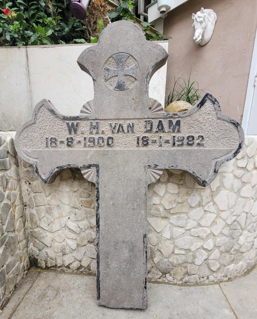 Oude grafsteen van opa, Ophalen