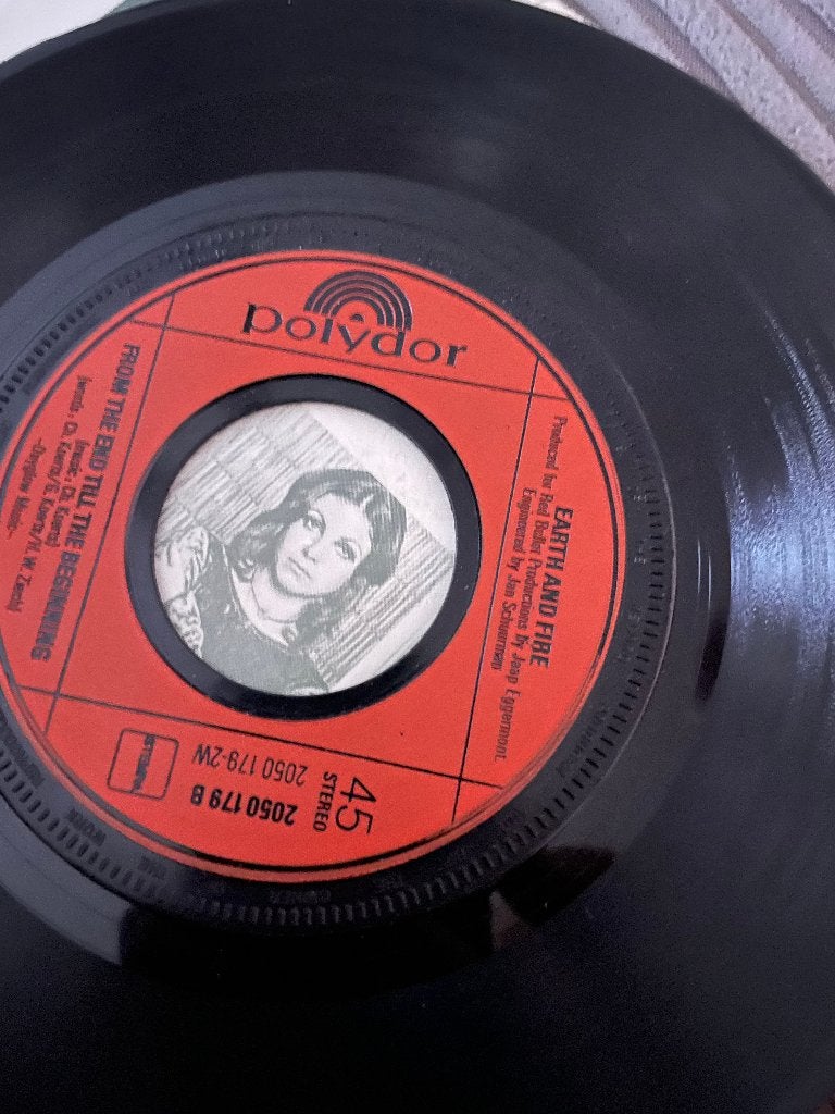 Earth & Fire memories single, 7 inch, Ophalen of Verzenden, Zo goed als nieuw, Beschermende buitenhoes