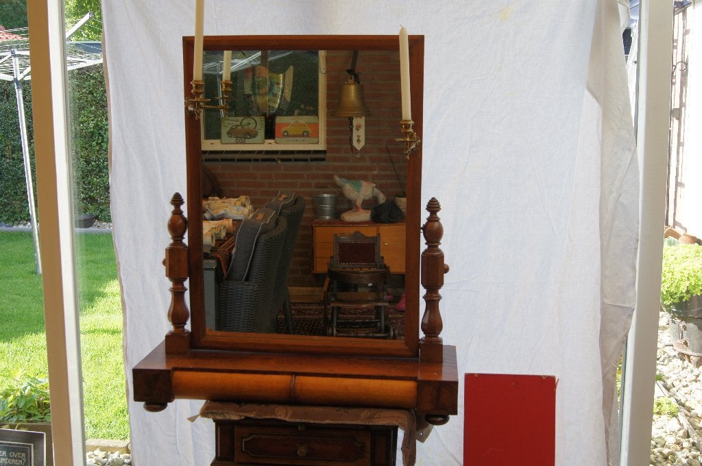 Antieke kap spiegel met kandelaars -, Antiek en Kunst, Overige onderwerpen, Houtsnijwerk, Hout, Bruin