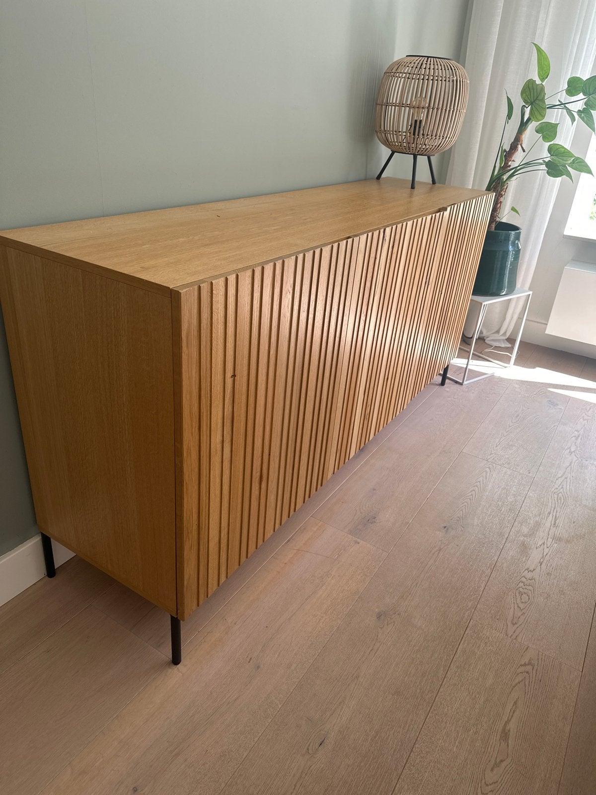 Woood eikenhouten dressoir met lattenfront, Ophalen, 150 tot 200 cm, Eikenhout, Zo goed als nieuw