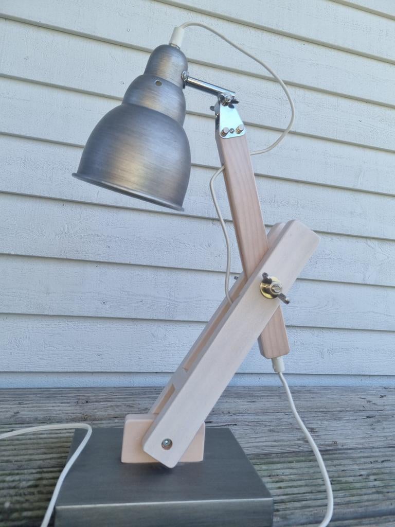 Mooie witte bureaulamp, Ophalen, Zo goed als nieuw, Hout, 50 tot 75 cm