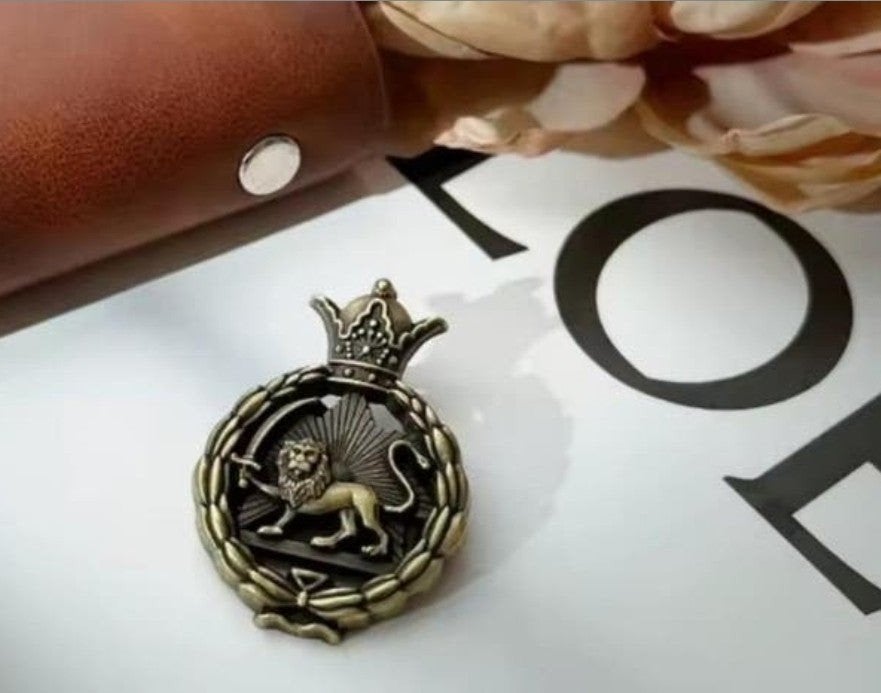 Shir o Khorshid Pin - Perzisch Leeuw en Zon Speldje, Verzamelen, Speldjes, Pins en Buttons, Ophalen of Verzenden, Nieuw, Stad of Land