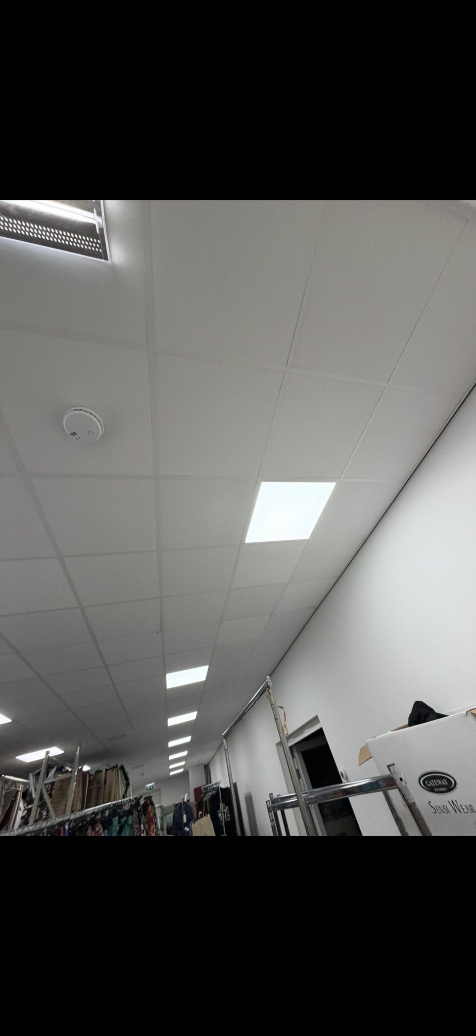 Systeemplafond met LED-paneelverlichting (232m2) - Z.G.A.N., Ophalen