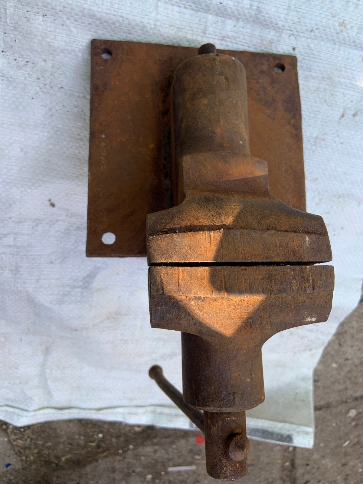 Oude roestige bankschroef - Vintage werkplaatsgereedschap, Ophalen of Verzenden, Gebruikt