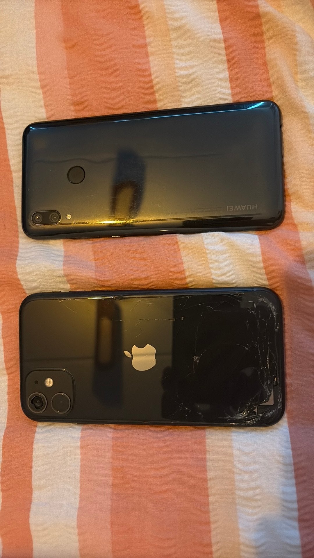 Iphone 11 en huweii voor onderdelen, Zwart, Overige systemen, Ophalen of Verzenden, Zo goed als nieuw