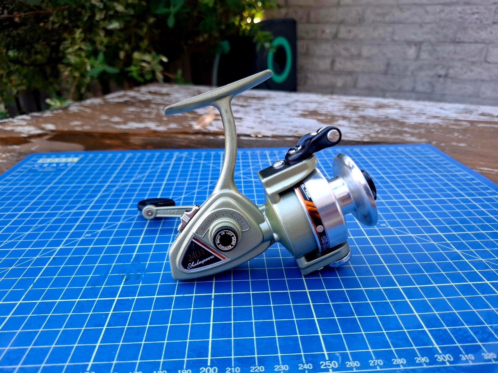 Te koop aangeboden Shakespeare Super Ambidex 2401 molen, Watersport en Boten, Ophalen of Verzenden, Gebruikt, Molen