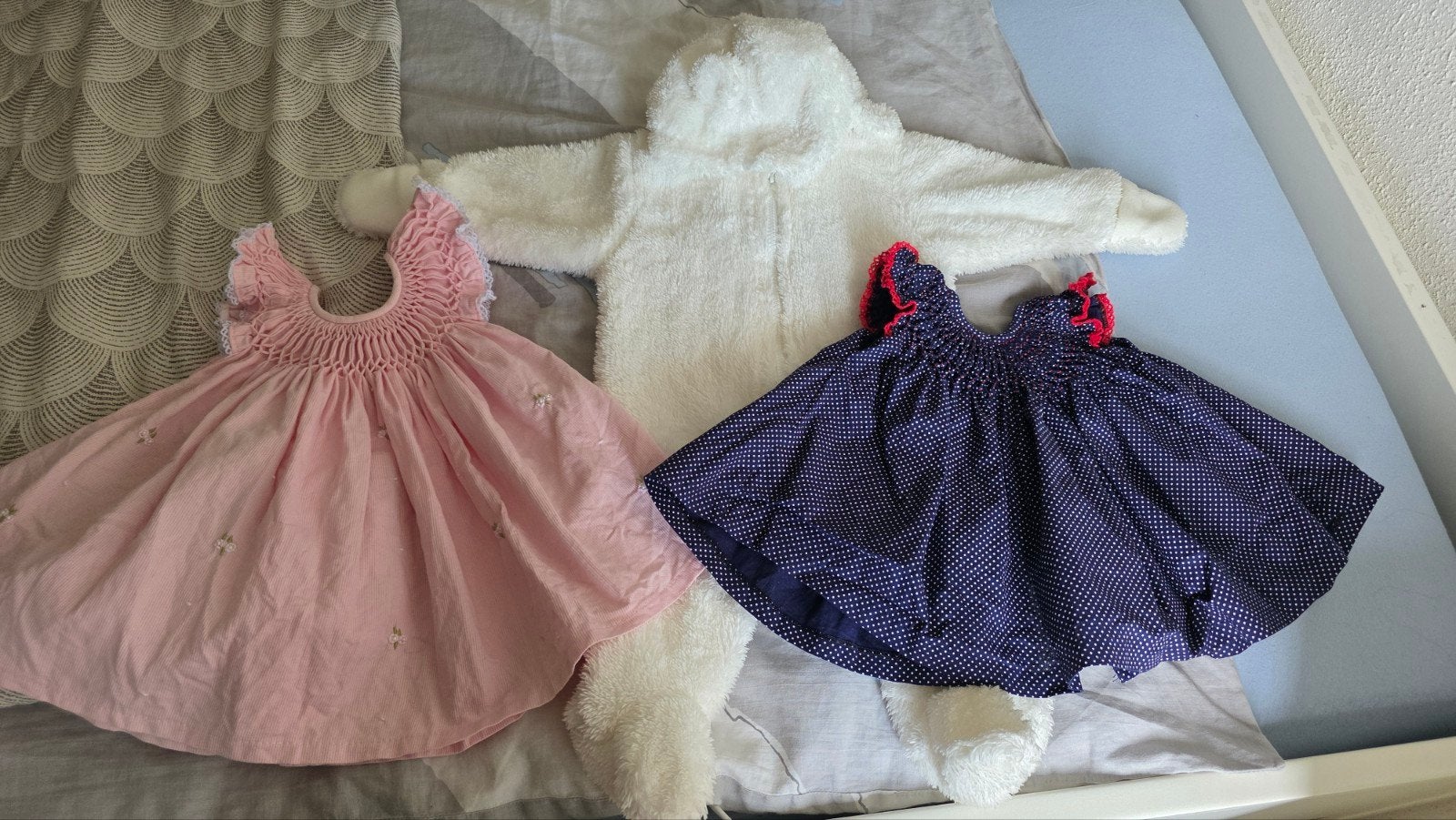 Babykleding set: 2 jurkjes en een teddy pakje, Ophalen of Verzenden, Gebruikt, Onbekend, Meisje