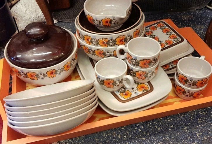 Vintage servies met bloemmotief -Compleet set bruin / oranje, Ophalen of Verzenden