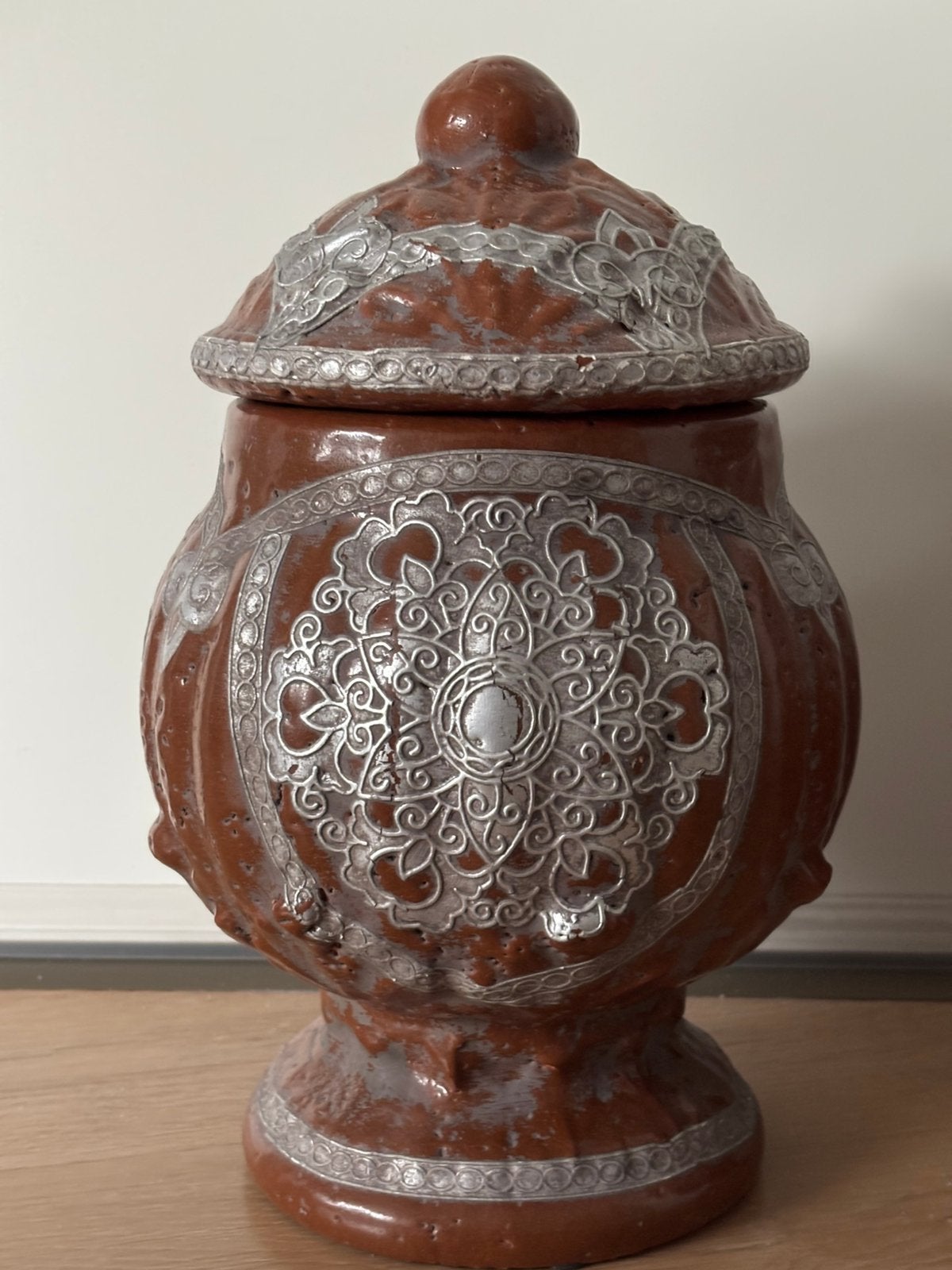 2 ANTIEKE POTTEN MET DEKSEL, Ophalen