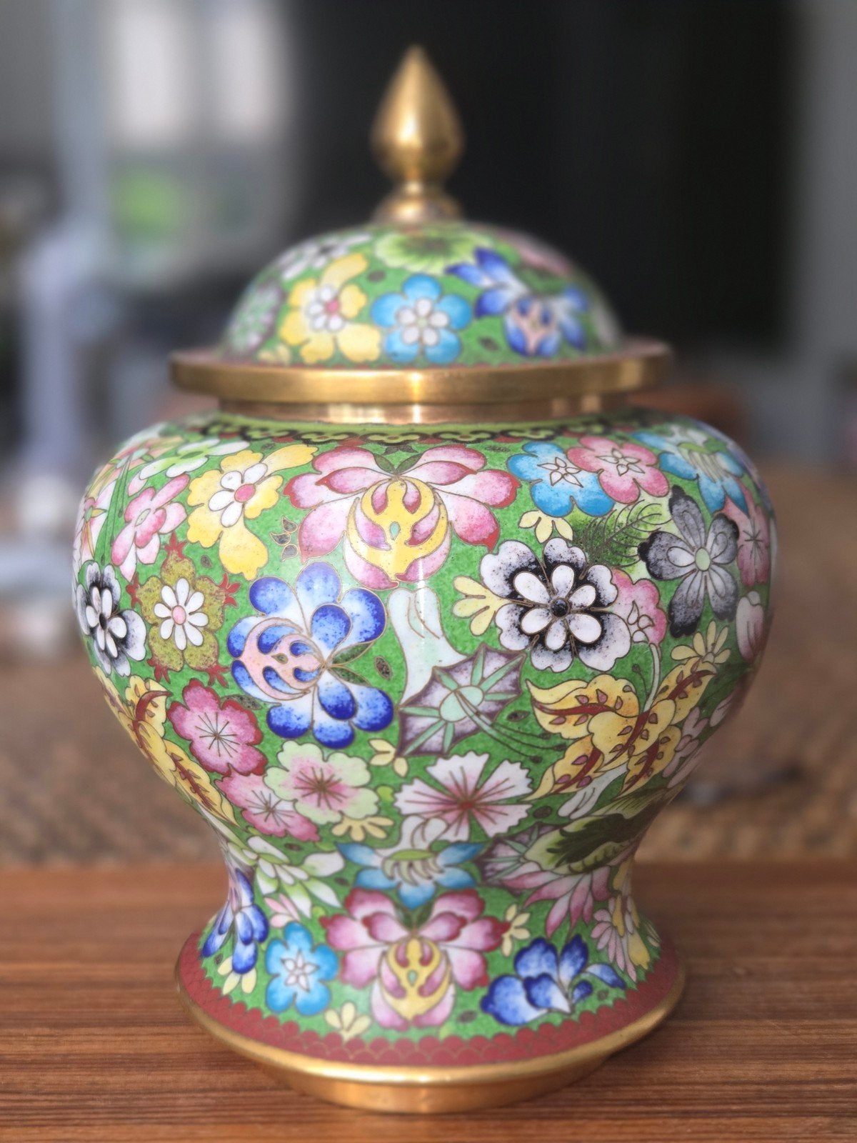 Cloisonné dekselpot Mille Fleurs - 20 cm hoog, Antiek en Kunst, Ophalen of Verzenden