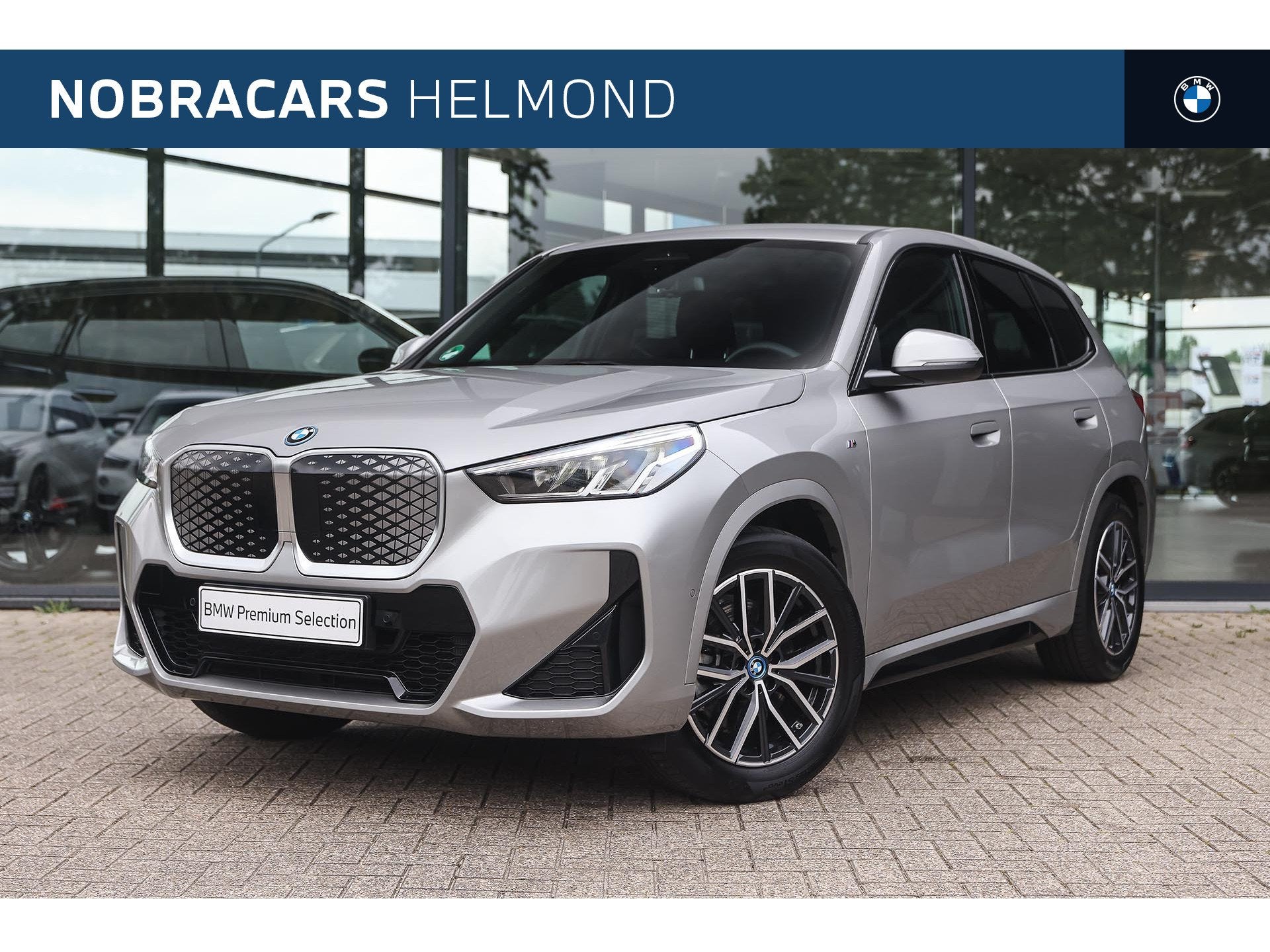 BMW iX1 xDrive30 M Sport / Sportstoelen / Achteruitrijcamera, Auto's, Gebruikt, Zwart, Met garantie (alle), 24 min