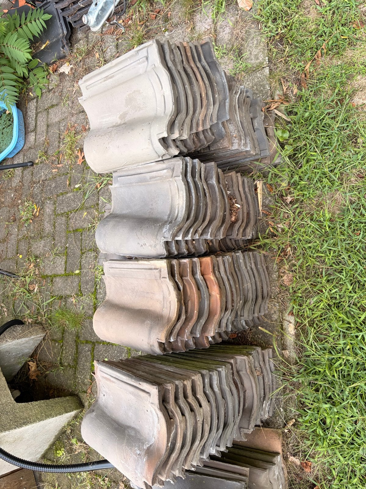Diverse gebruikte dakpannen - verschillende types en kleuren, Doe-het-zelf en Verbouw, Dakpannen en Dakbedekking, Ophalen, Gebruikt
