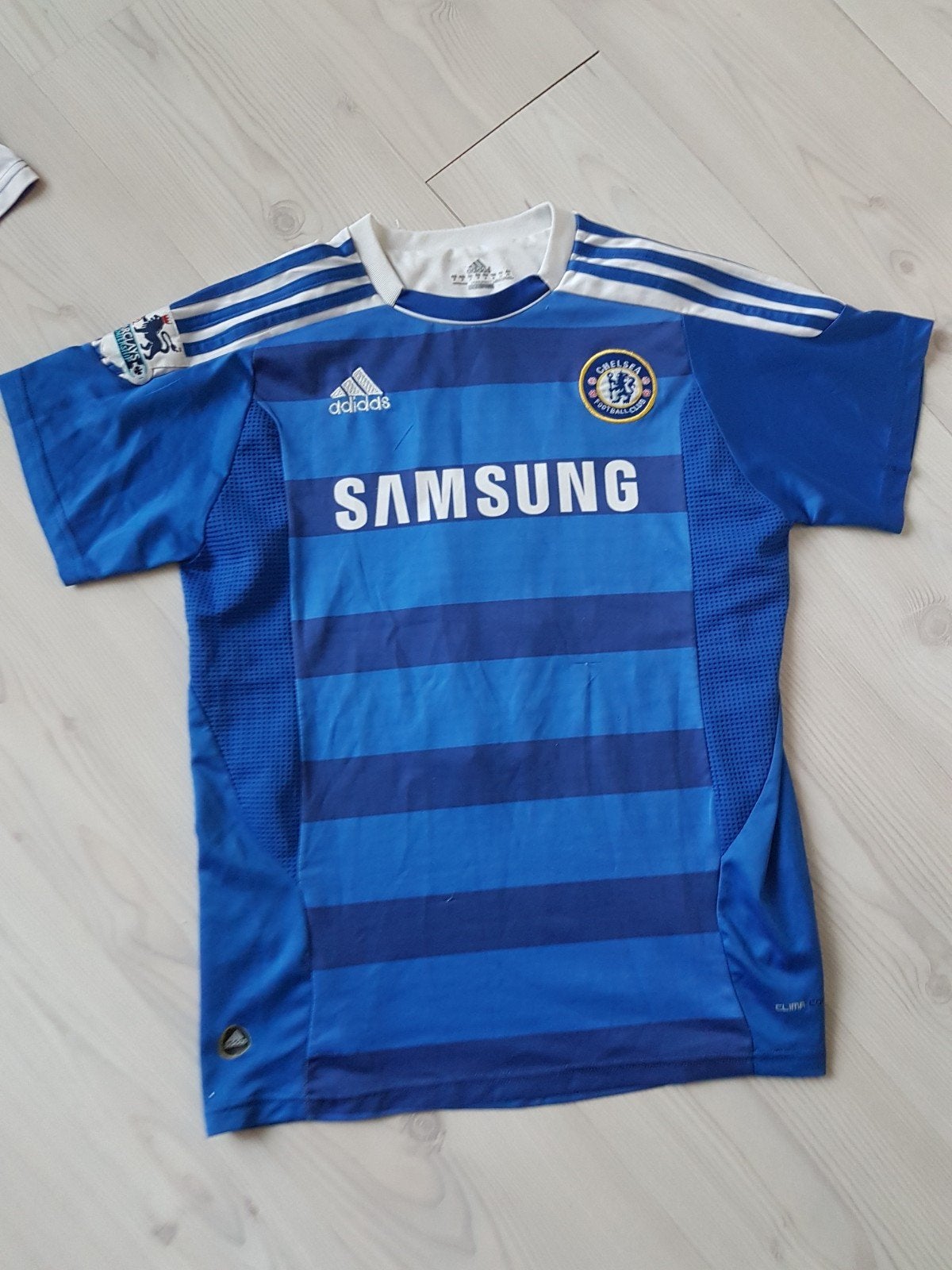 Chelsea Torres homeshirt in size medium, Ophalen of Verzenden, Zo goed als nieuw, Shirt